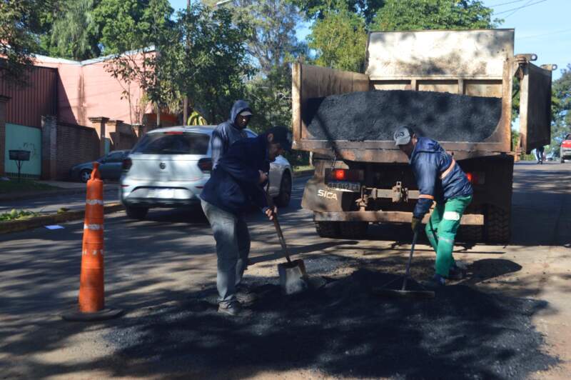 Posadas intensifica las obras de mantenimiento vial y bacheo en distintos barrios imagen-12