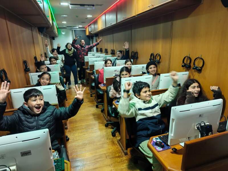 Programar a Legis y conocer el trabajo de los diputados: la experiencia que sorprendió a estudiantes de Puerto Esperanza 27 Programar a Legis y conocer el trabajo de los diputados: la experiencia que sorprendió a estudiantes de Puerto Esperanza imagen-26