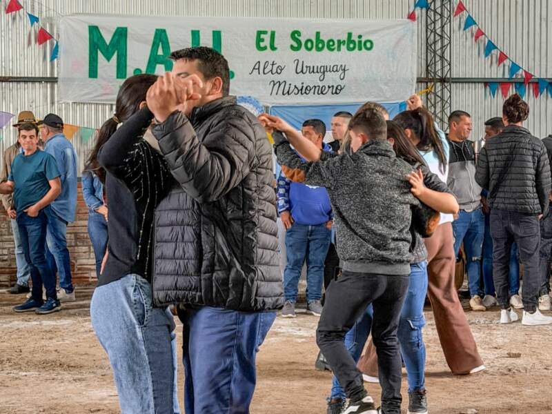Cientos de vecinos reafirmaron su compromiso con el Matadero del Alto Uruguay en encuentro festivo imagen-4
