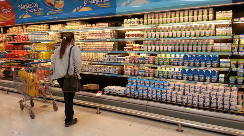 Precios de los alimentos volvieron a subir: los lácteos lideran los aumentos y ponen la mira en la inflación de julio imagen-12