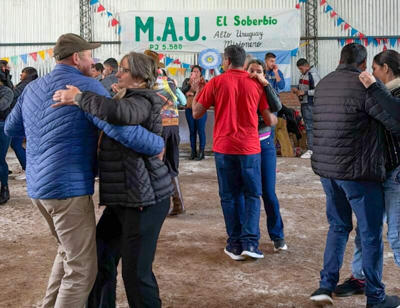 Cientos de vecinos reafirmaron su compromiso con el Matadero del Alto Uruguay en encuentro festivo imagen-14