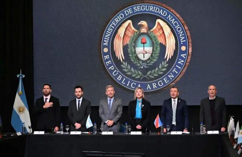 Misiones participó del Consejo de Seguridad Interior y acordó nuevas estrategias para enfrentar al delito complejo 5 Misiones participó del Consejo de Seguridad Interior y acordó nuevas estrategias para enfrentar al delito complejo imagen-4