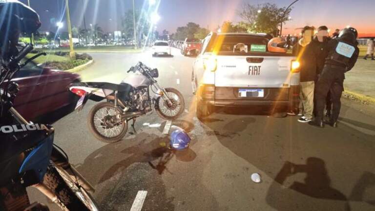 Intentaron huir tras chocar en la Costanera de Posadas y fueron detenidos imagen-24