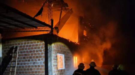 Dejó el celular cargando mientras dormía y se incendió su vivienda imagen-11