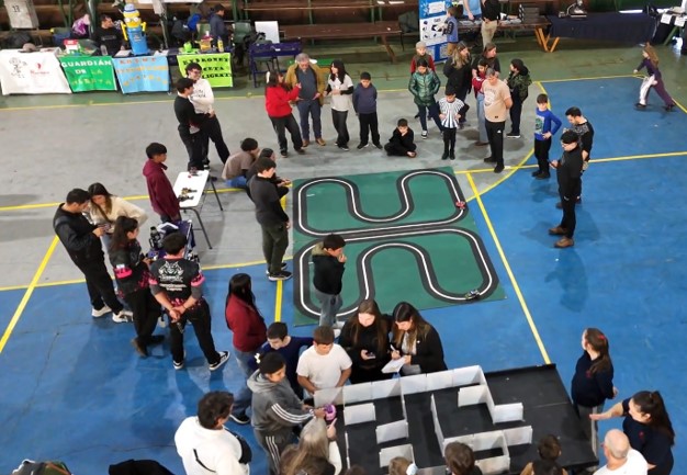 Más de 300 competidores y más de 500 asistentes participaron de la primera fecha de la Copa Robótica Misiones 2026 7 Más de 300 competidores y más de 500 asistentes participaron de la primera fecha de la Copa Robótica Misiones 2026 imagen-6