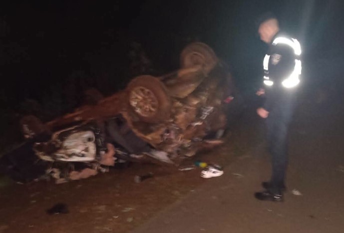 Violento despiste en la Ruta 14: una joven perdió el control de su auto y terminó en la banquina en Cerro Azul imagen-12