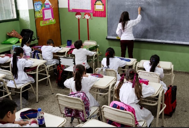 6 de cada 10 chicos de 8 años tienen celular propio, pero la prohibición en la escuela muestra resultados dispares imagen-13