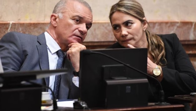 Passalacqua se quedó sin voz en el Senado 9 Passalacqua se quedó sin voz en el Senado imagen-8