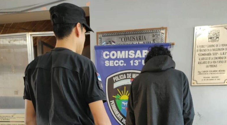 Policía de franco frustró un asalto y redujo a un delincuente con antecedentes armado con un cuchillo imagen-12