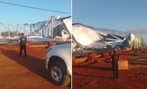 Un tinglado en construcción colapsó por las fuertes ráfagas de viento en Dos de Mayo Un tinglado en construcción colapsó por las fuertes ráfagas de viento en Dos de Mayo imagen-11