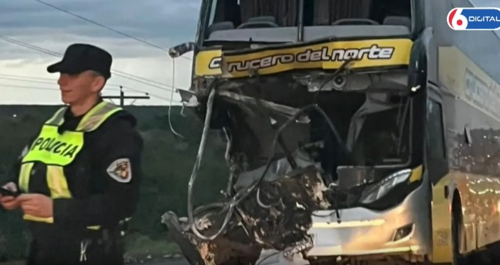 Ruta 12: Choque entre un colectivo de larga distancia y un camión dejó múltiples lesionados en Capioví imagen-14