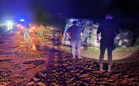 Una camioneta despistó y volcó sobre la Ruta Provincial 103 en Oberá imagen-9
