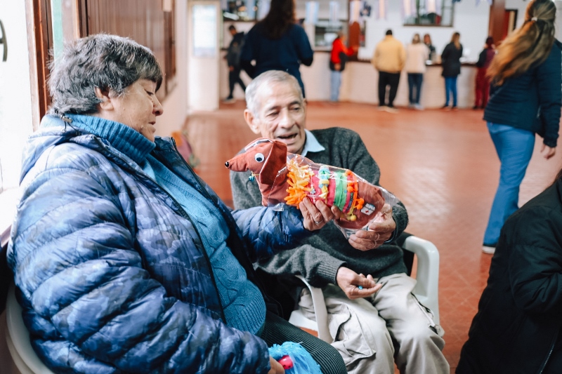 Finalizó un ciclo de neuroestimulación y terapia asistida con perros para adultos mayores del Monoclínico de Miguel Lanús 23 Finalizó un ciclo de neuroestimulación y terapia asistida con perros para adultos mayores del Monoclínico de Miguel Lanús imagen-22