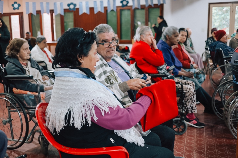 Finalizó un ciclo de neuroestimulación y terapia asistida con perros para adultos mayores del Monoclínico de Miguel Lanús 37 Finalizó un ciclo de neuroestimulación y terapia asistida con perros para adultos mayores del Monoclínico de Miguel Lanús imagen-36
