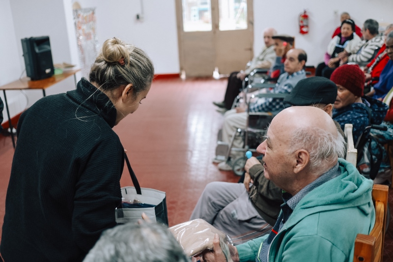 Finalizó un ciclo de neuroestimulación y terapia asistida con perros para adultos mayores del Monoclínico de Miguel Lanús 3 Finalizó un ciclo de neuroestimulación y terapia asistida con perros para adultos mayores del Monoclínico de Miguel Lanús imagen-2
