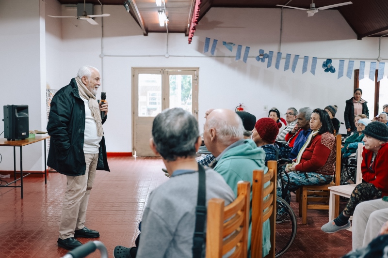 Finalizó un ciclo de neuroestimulación y terapia asistida con perros para adultos mayores del Monoclínico de Miguel Lanús 33 Finalizó un ciclo de neuroestimulación y terapia asistida con perros para adultos mayores del Monoclínico de Miguel Lanús imagen-32