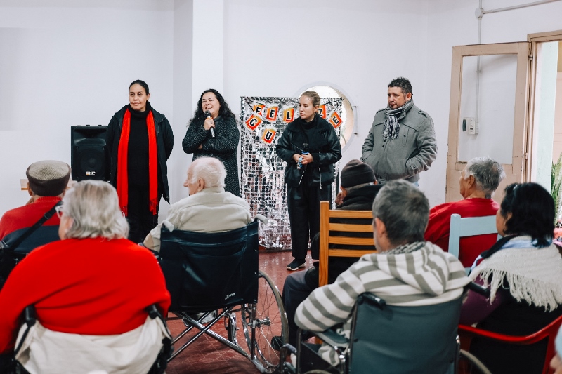 Finalizó un ciclo de neuroestimulación y terapia asistida con perros para adultos mayores del Monoclínico de Miguel Lanús 13 Finalizó un ciclo de neuroestimulación y terapia asistida con perros para adultos mayores del Monoclínico de Miguel Lanús imagen-12