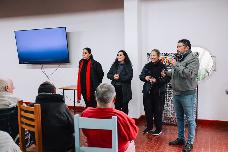 Finalizó un ciclo de neuroestimulación y terapia asistida con perros para adultos mayores del Monoclínico de Miguel Lanús 15 Finalizó un ciclo de neuroestimulación y terapia asistida con perros para adultos mayores del Monoclínico de Miguel Lanús imagen-14