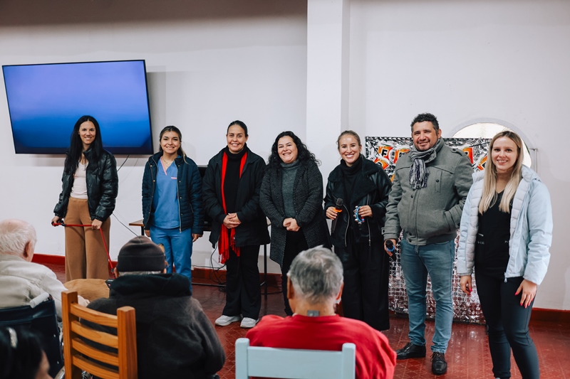 Finalizó un ciclo de neuroestimulación y terapia asistida con perros para adultos mayores del Monoclínico de Miguel Lanús 21 Finalizó un ciclo de neuroestimulación y terapia asistida con perros para adultos mayores del Monoclínico de Miguel Lanús imagen-20