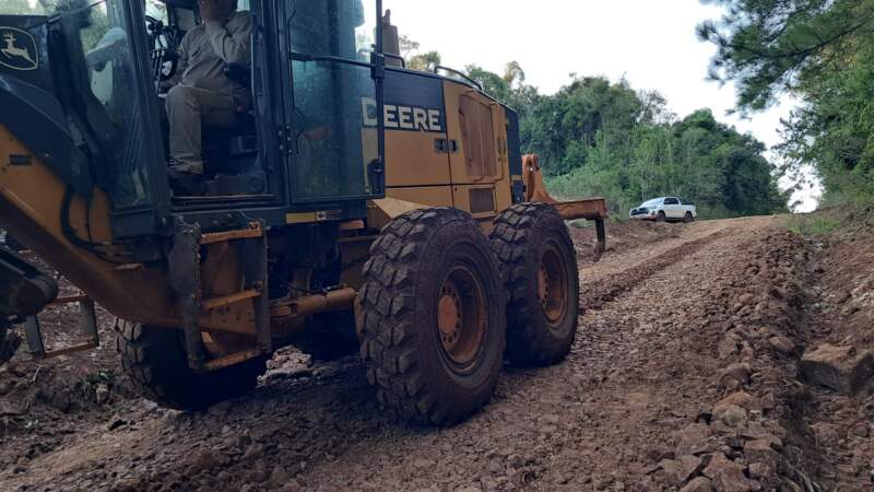 Tras las lluvias, Vialidad acelera la recuperación de caminos terrados en toda Misiones 5 Tras las lluvias, Vialidad acelera la recuperación de caminos terrados en toda Misiones imagen-4