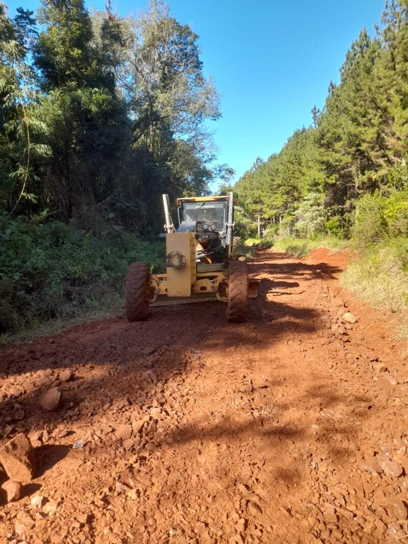 Tras las lluvias, Vialidad acelera la recuperación de caminos terrados en toda Misiones 3 Tras las lluvias, Vialidad acelera la recuperación de caminos terrados en toda Misiones imagen-2