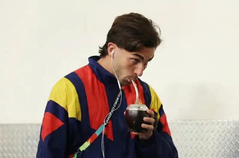 “Demasiado argentino”: Ferran Torres desató una ola de críticas en España por tomar mate antes del Mundial imagen-12