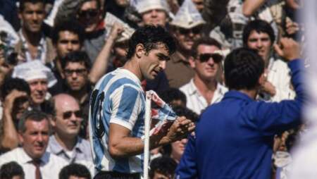 Murió Antonio Ubaldo Rattín, el histórico capitán de Boca y de la Selección que marcó una era en el fútbol argentino Murió Antonio Ubaldo Rattín, el histórico capitán de Boca y de la Selección que marcó una era en el fútbol argentino imagen-6