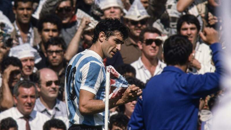 Murió Antonio Ubaldo Rattín, el histórico capitán de Boca y de la Selección que marcó una era en el fútbol argentino imagen-12