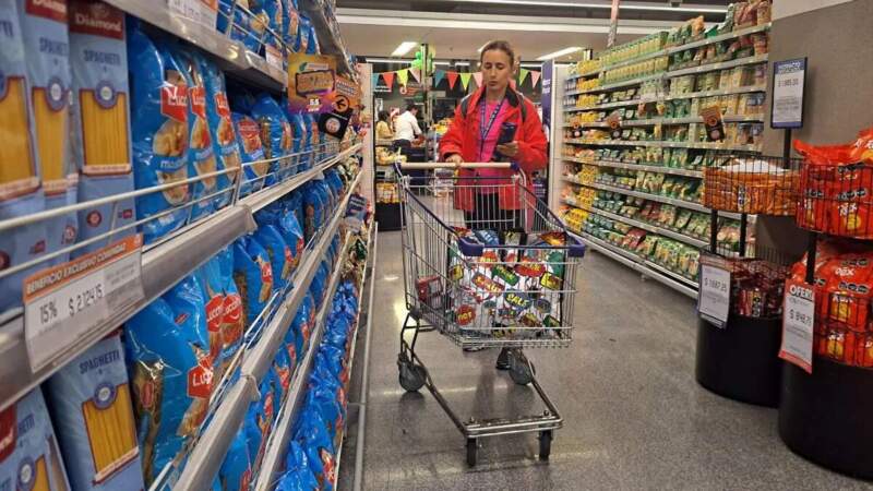 Una familia necesitó más de $1,5 millones para no ser pobre: la canasta básica volvió a acelerar su aumento imagen-12
