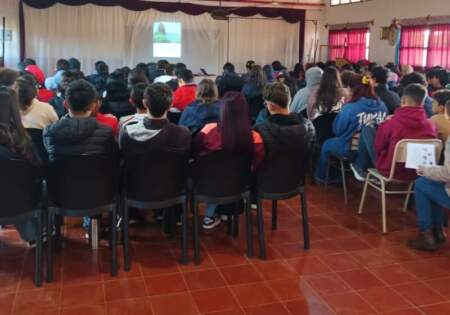 En julio continúan las charlas de prevención sobre apuestas y uso de pantallas en escuelas de la provincia imagen-11