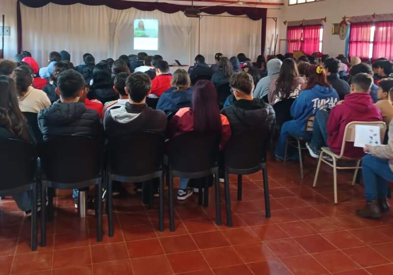En julio continúan las charlas de prevención sobre apuestas y uso de pantallas en escuelas de la provincia imagen-12