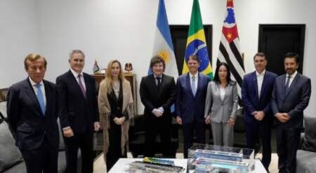 Milei participa del lanzamiento de la candidatura de Flavio Bolsonaro y profundiza la tensión con Lula da Silva imagen-4