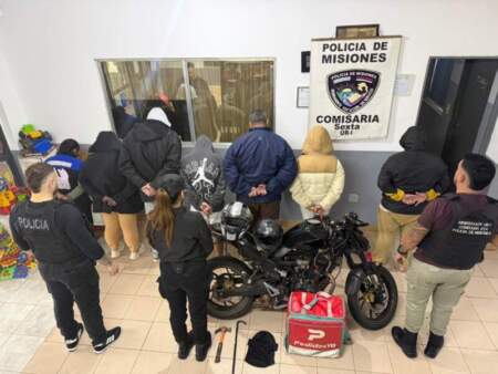 Golpe a una banda de delincuentes en Posadas: siete detenidos y numerosos secuestros tras múltiples allanamientos Golpe a una banda de delincuentes en Posadas: siete detenidos y numerosos secuestros tras múltiples allanamientos imagen-2