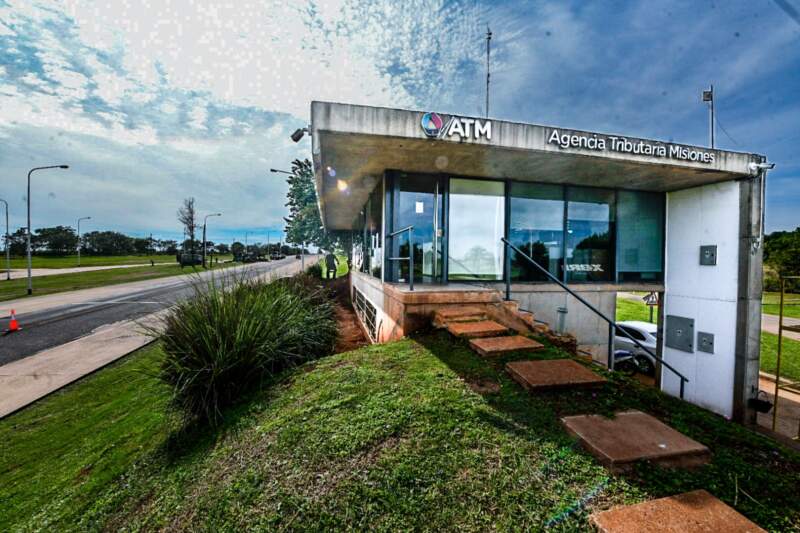 Fin de la "Aduana paralela" en Misiones: desde este miércoles, contribuyentes quedan eximidos del pago a cuenta en el control fiscal en rutas 3 Fin de la "Aduana paralela" en Misiones: desde este miércoles, contribuyentes quedan eximidos del pago a cuenta en el control fiscal en rutas imagen-2