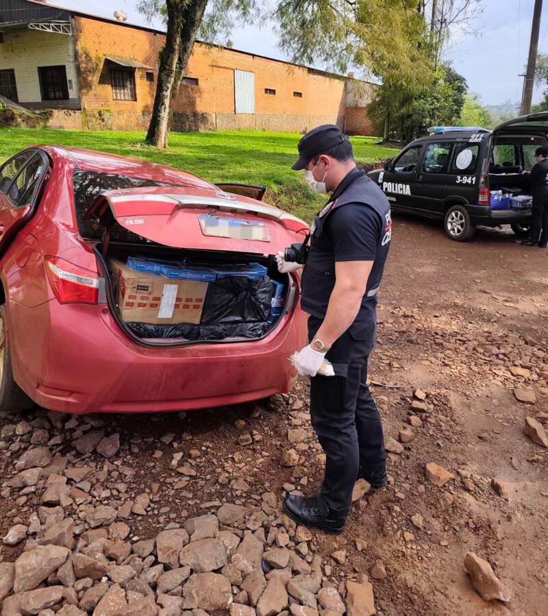 Lo cercó la Policía, escapó a pie y dejó un auto repleto de cigarrillos de contrabando valuados en $34 millones 3 Lo cercó la Policía, escapó a pie y dejó un auto repleto de cigarrillos de contrabando valuados en $34 millones imagen-2