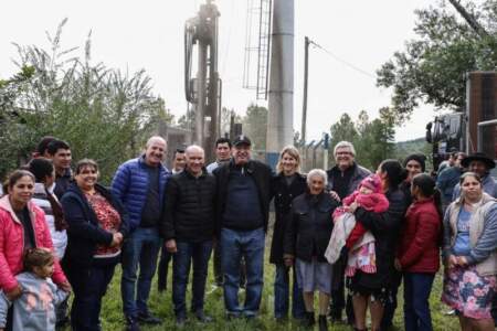 Agua potable: Passalacqua encabezó la puesta en funcionamiento de una nueva perforación en Almafuerte imagen-11