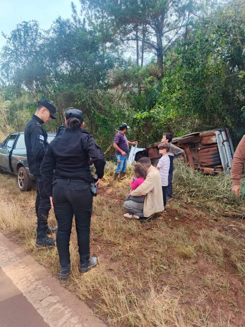 Un automovilista perdió el control del vehículo y despistó sobre la Ruta Nacional 101, en San Antonio imagen-13