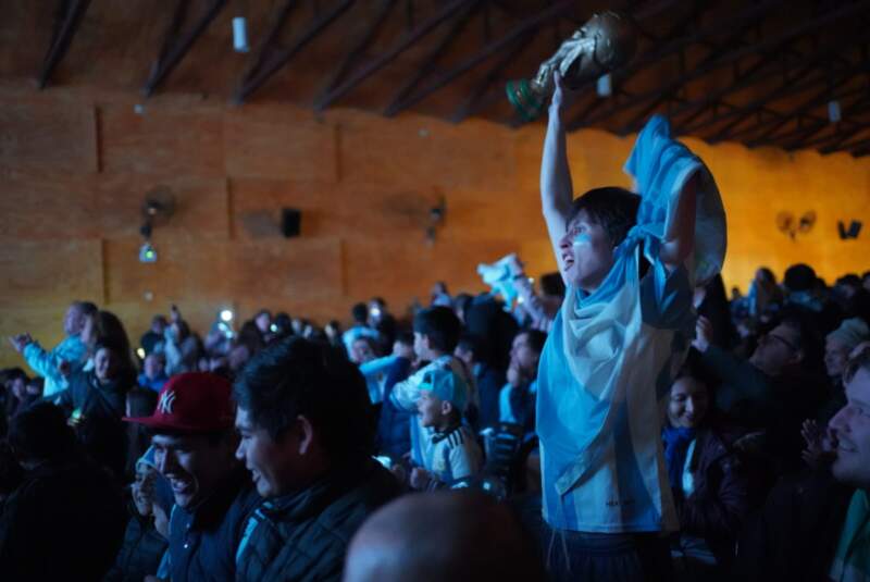 Una multitud alentó a la Selección Argentina en el Cine Teatro Alem imagen-1