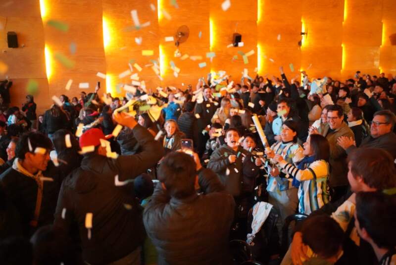Una multitud alentó a la Selección Argentina en el Cine Teatro Alem imagen-5