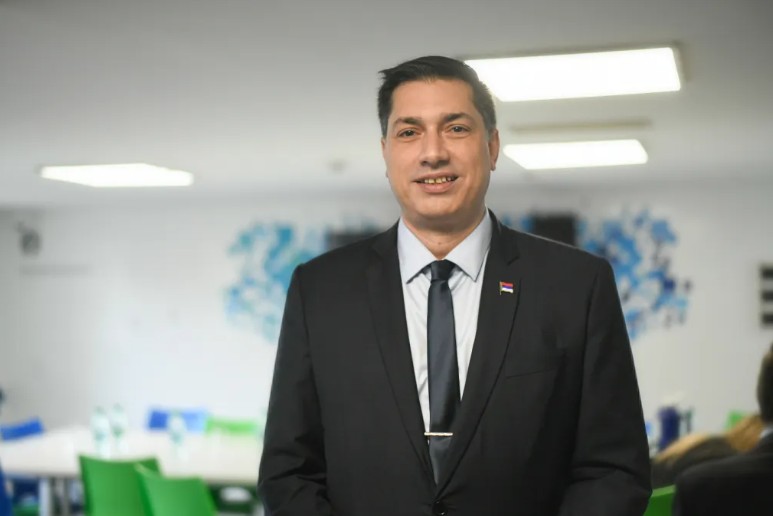 El ministro Martín Recamán presentó su renuncia al Partido Encuentro Misionero, espacio del que nunca formó parte imagen-12