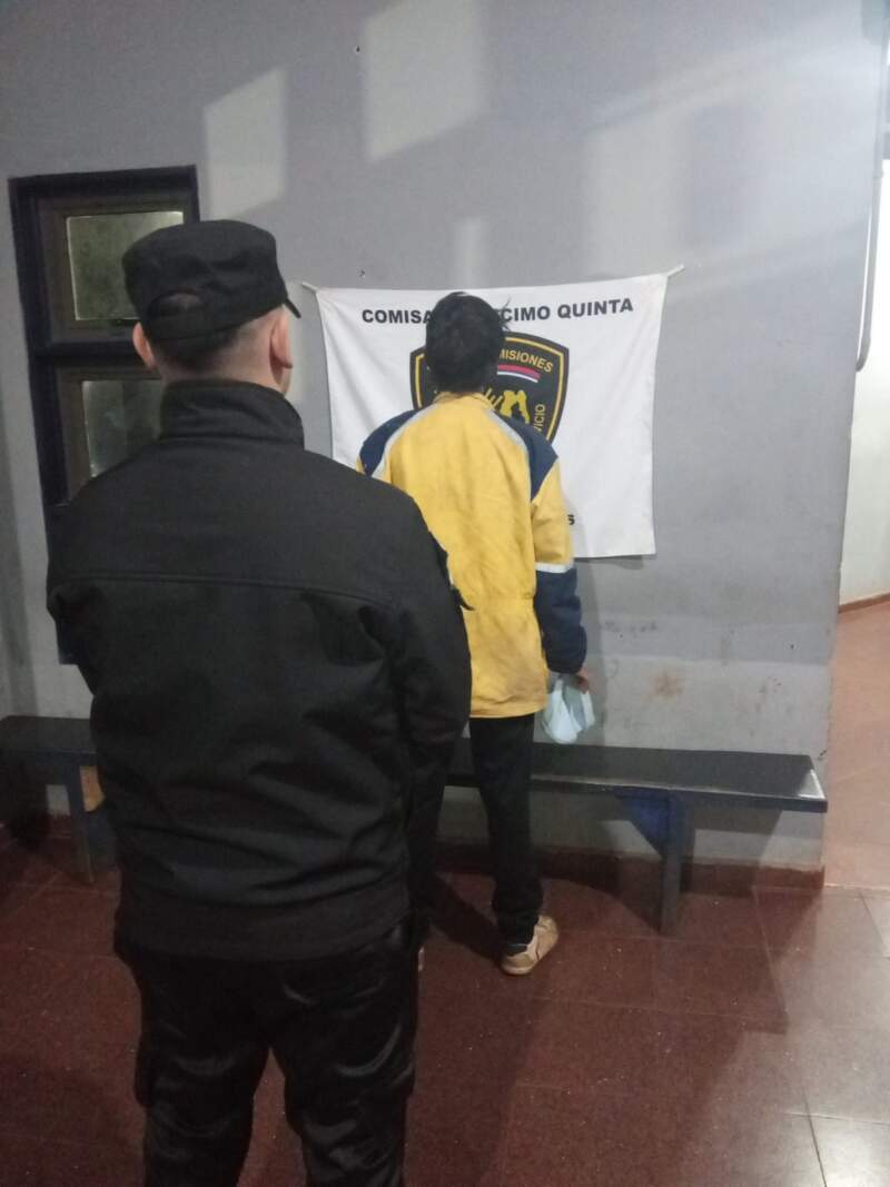 Capturaron a un prófugo por una causa por lesiones con arma de fuego y detuvieron a otros tres delincuentes en distintos procedimientos nocturnos 5 Capturaron a un prófugo por una causa por lesiones con arma de fuego y detuvieron a otros tres delincuentes en distintos procedimientos nocturnos imagen-4