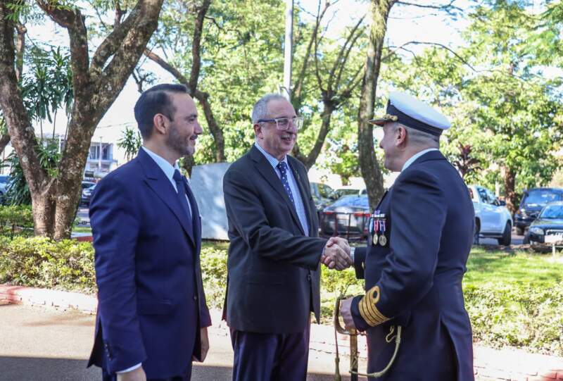 Gobernadores Passalacqua y Valdés participaron de la entrega de uniformes de gala a cadetes del Liceo Storni 9 Gobernadores Passalacqua y Valdés participaron de la entrega de uniformes de gala a cadetes del Liceo Storni imagen-8