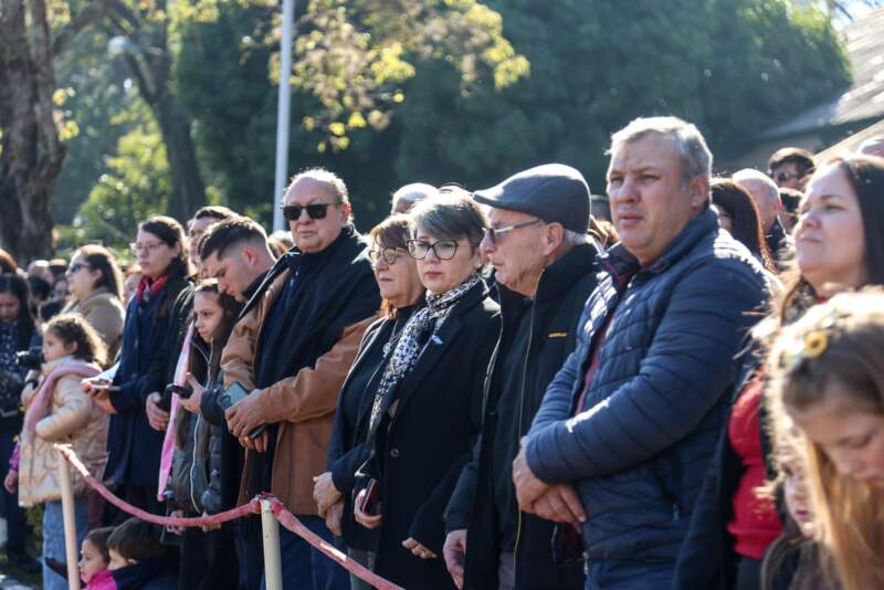 Gobernadores Passalacqua y Valdés participaron de la entrega de uniformes de gala a cadetes del Liceo Storni 15 Gobernadores Passalacqua y Valdés participaron de la entrega de uniformes de gala a cadetes del Liceo Storni imagen-14