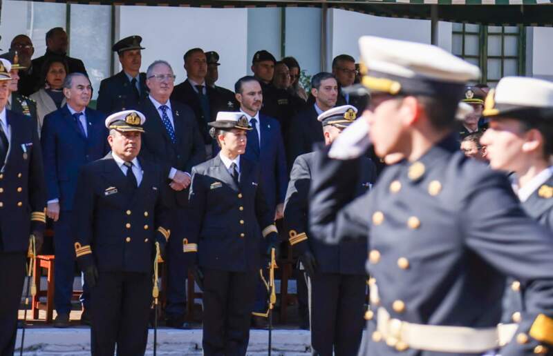 Gobernadores Passalacqua y Valdés participaron de la entrega de uniformes de gala a cadetes del Liceo Storni 17 Gobernadores Passalacqua y Valdés participaron de la entrega de uniformes de gala a cadetes del Liceo Storni imagen-16