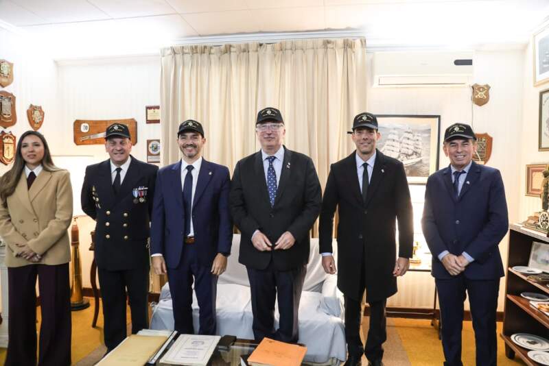 Gobernadores Passalacqua y Valdés participaron de la entrega de uniformes de gala a cadetes del Liceo Storni 19 Gobernadores Passalacqua y Valdés participaron de la entrega de uniformes de gala a cadetes del Liceo Storni imagen-18