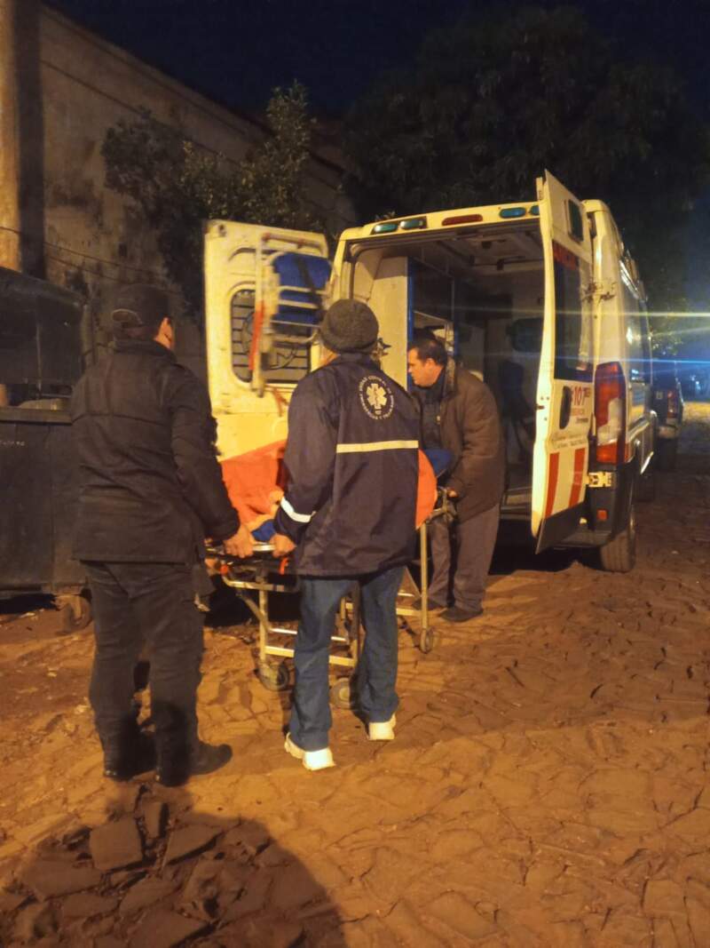 Policías asistieron de urgencia a una joven hallada inconsciente tras una presunta fuga de gas 3 Policías asistieron de urgencia a una joven hallada inconsciente tras una presunta fuga de gas imagen-2