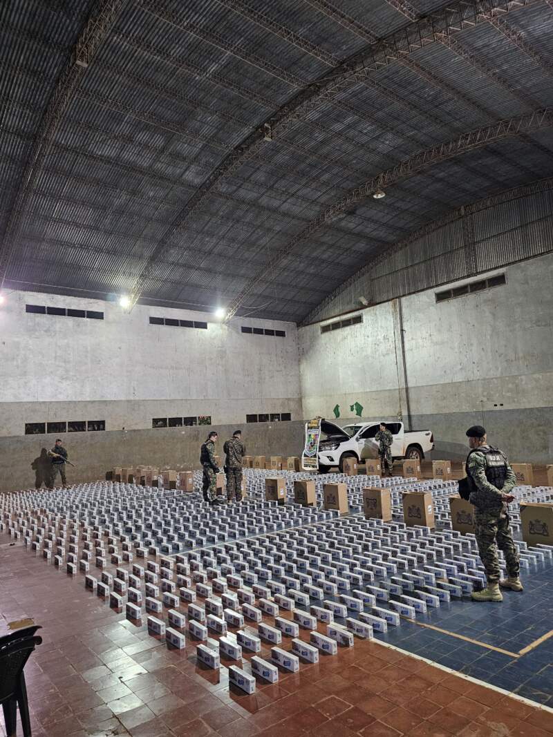 Un control policial frustró el traslado de cigarrillos de contrabando valuados en $70 millones en Andresito 11 Un control policial frustró el traslado de cigarrillos de contrabando valuados en $70 millones en Andresito imagen-10