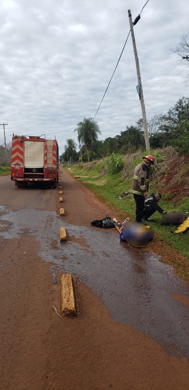 Dos ciclistas despistaron en la ruta y debieron ser asistidos por la Policía imagen-12