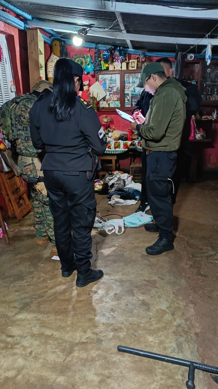 Allanaron una vivienda en Posadas tras denuncias por distintos hechos delictivos y secuestraron armas y objetos robados 3 Allanaron una vivienda en Posadas tras denuncias por distintos hechos delictivos y secuestraron armas y objetos robados imagen-2