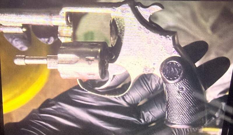 Allanaron una vivienda en Posadas tras denuncias por distintos hechos delictivos y secuestraron armas y objetos robados 7 Allanaron una vivienda en Posadas tras denuncias por distintos hechos delictivos y secuestraron armas y objetos robados imagen-6